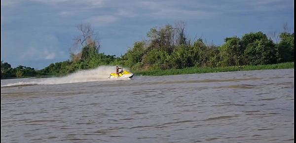  Tigresa Vip faz umas manobra pelada com jetski